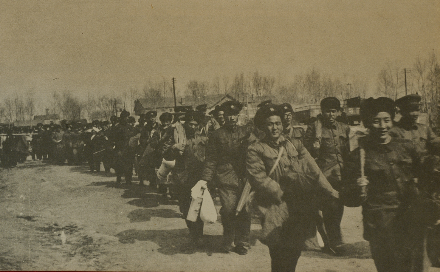 8、1958年4月13日，预六师转业军官徒步行军，奔向858农场  DA.png