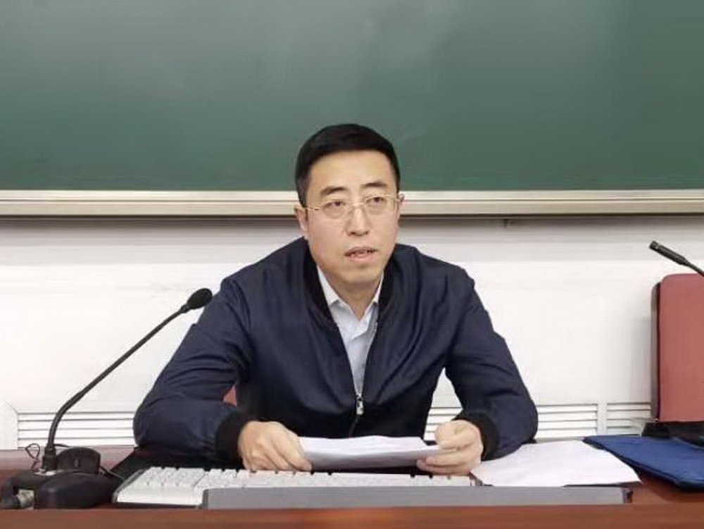 009侯明_调整大小.jpg